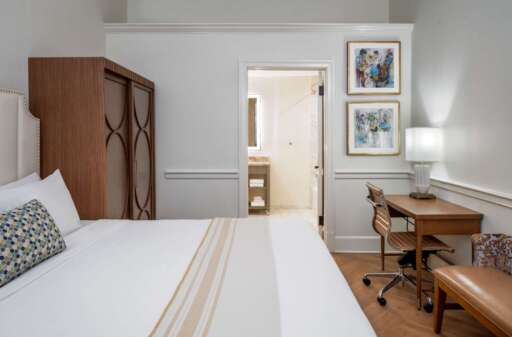 ADA 1 queen bed